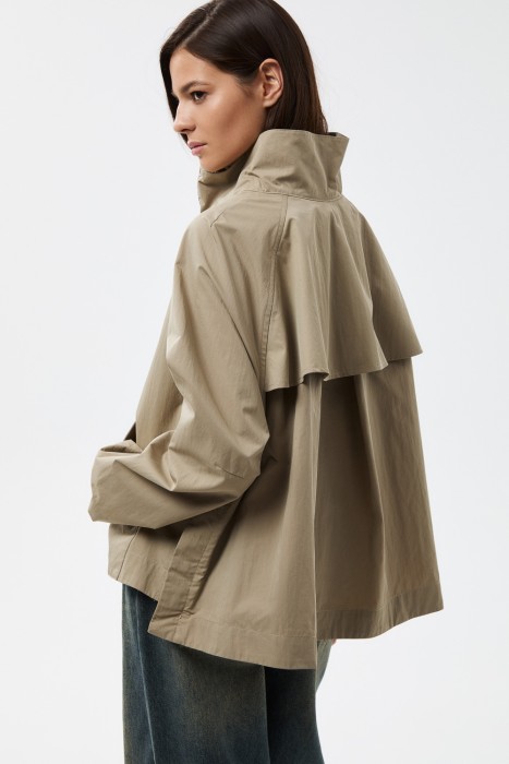 анорак по цене 6130 руб вид справа