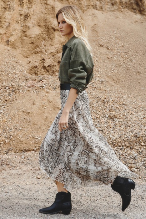 асимметричная юбка от бренда снежная королева вид слева