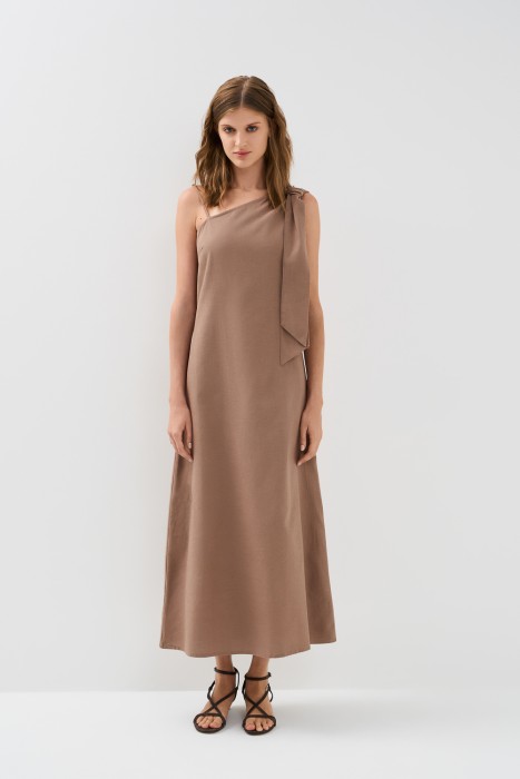 ассиметричное платье от бренда снежная королева вид слева