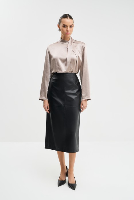 атласная блузка от бренда снежная королева вид слева