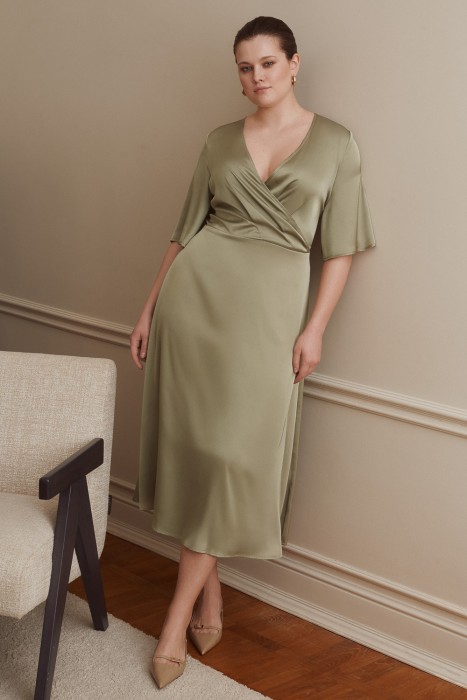 атласное платье от бренда снежная королева вид слева