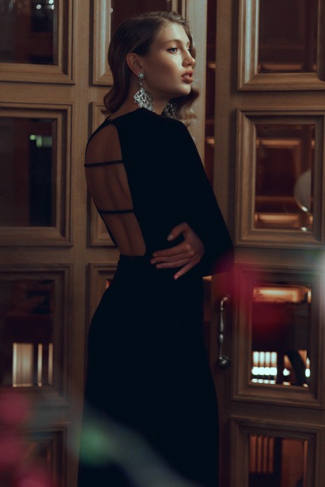 бархатное платье по цене 2680 руб вид справа