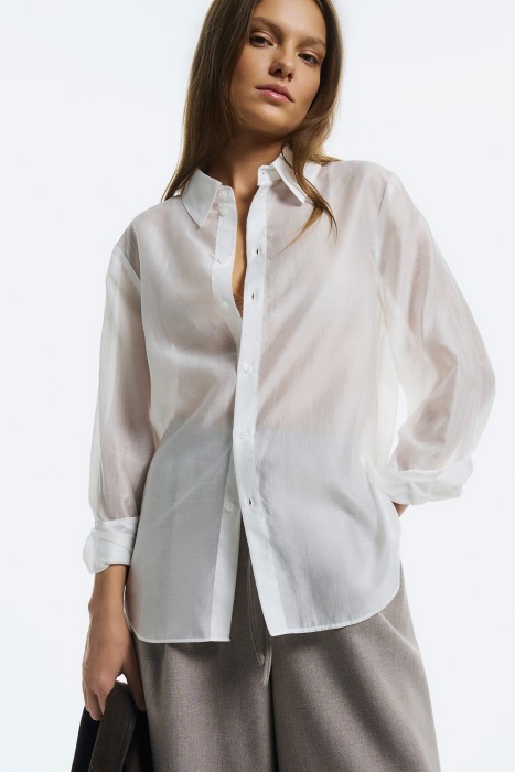 белая блузка от бренда снежная королева вид слева