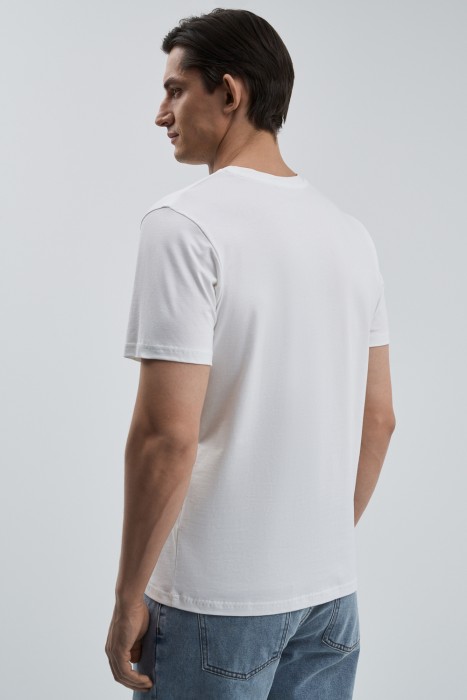 белая футболка из россии вид сбоку