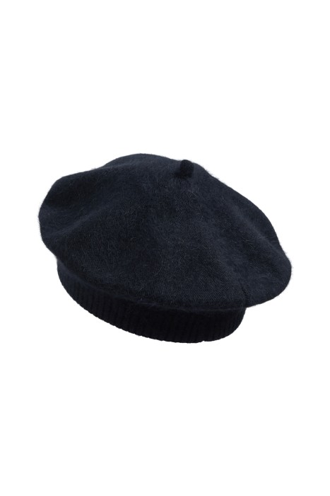 берет из ангоры от бренда снежная королева вид слева