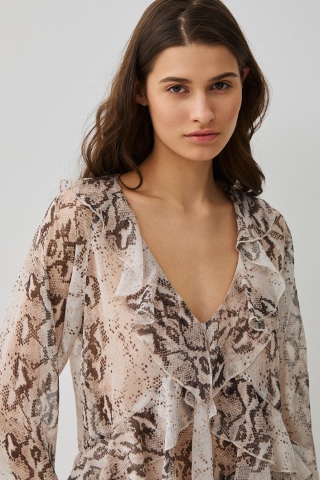 блуза с рюшами из россии вид сбоку