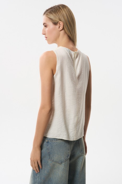 блузка без рукавов по цене 2000 руб вид справа