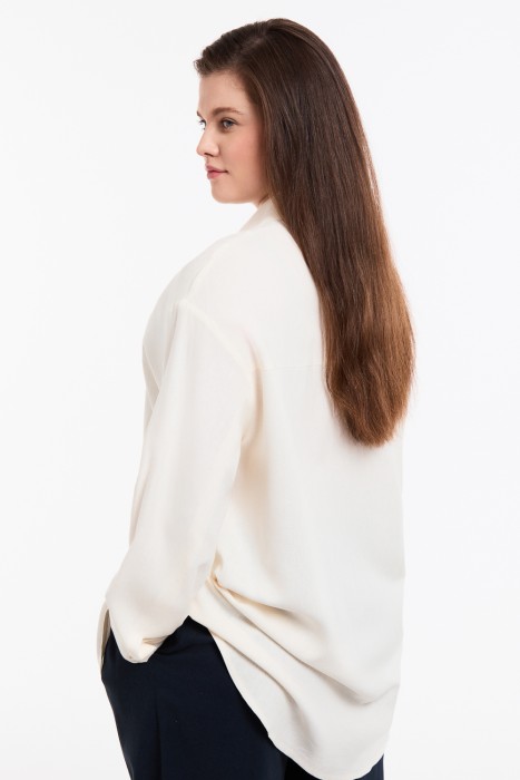 блузка из вискозы и льна по цене 1980 руб вид справа