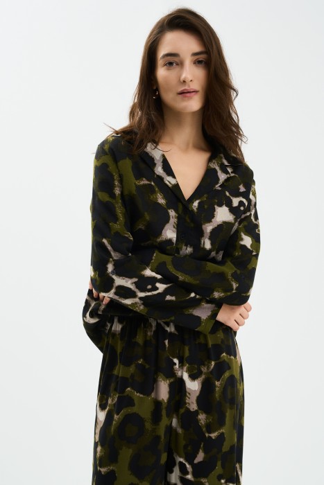 блузка из вискозы от бренда снежная королева вид слева