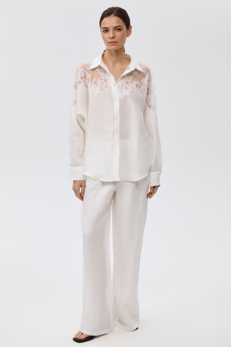 блузка с ажурными вставками от бренда снежная королева вид слева