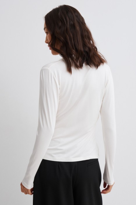 блузка с драпировкой по цене 2030 руб вид справа