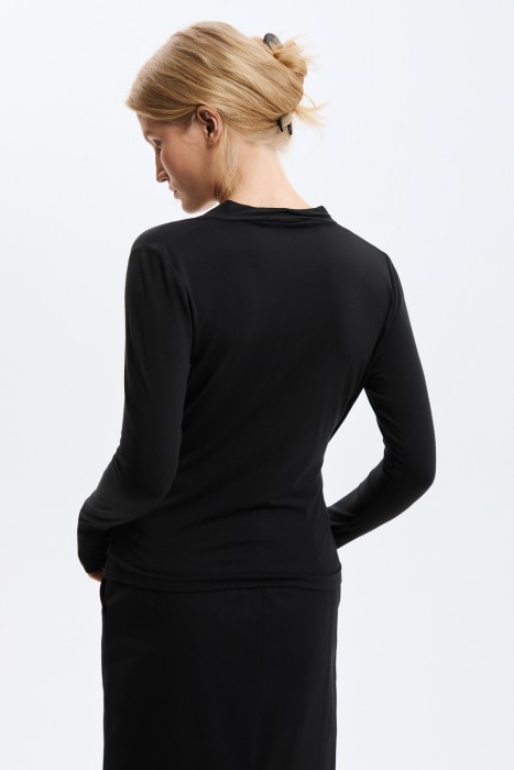 блузка с драпировкой по цене 2030 руб вид справа