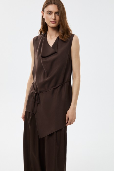 блузка с драпировкой от бренда снежная королева вид слева