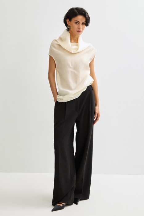 блузка с фантазийным воротником от бренда снежная королева вид слева