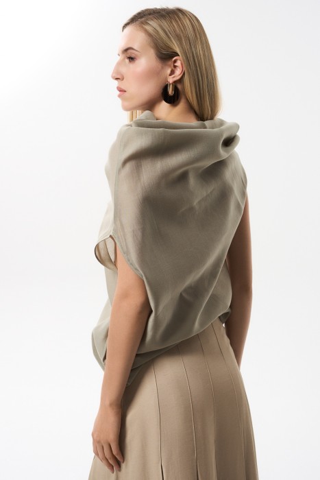 блузка с фантазийным воротником по цене 2330 руб вид справа