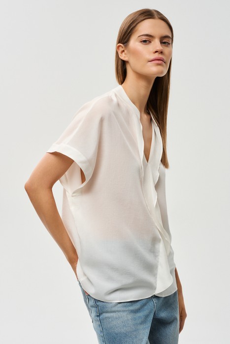 блузка с короткими рукавами от бренда снежная королева вид слева