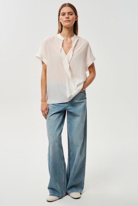 блузка с короткими рукавами из россии вид сбоку