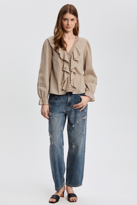 блузка с кружевной отделкой от бренда снежная королева вид слева