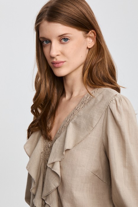 блузка с кружевной отделкой из россии вид сбоку