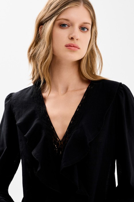 блузка с кружевной вставкой от бренда снежная королева вид слева