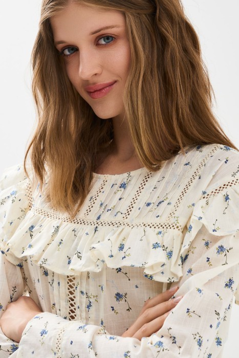 блузка с оборками из россии вид сбоку