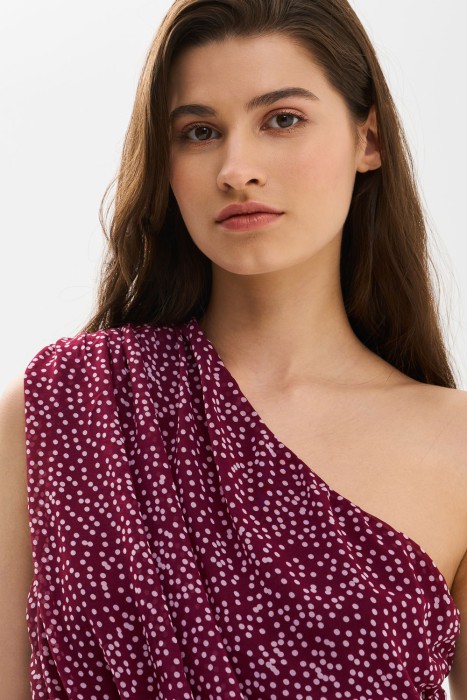 блузка с открытым плечом из россии вид сбоку