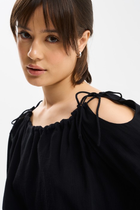 блузка с открытыми плечами из россии вид сбоку