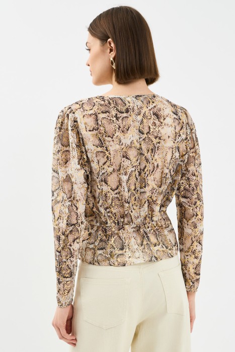 блузка с принтом из россии вид сбоку