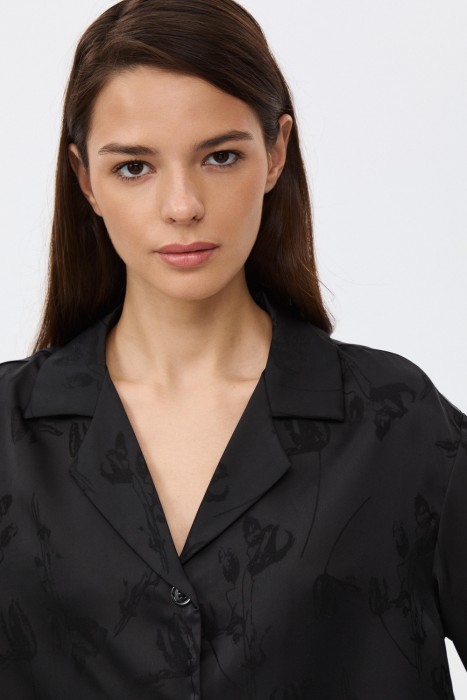 блузка с принтом из россии вид сбоку