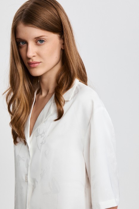 блузка с принтом из россии вид сбоку