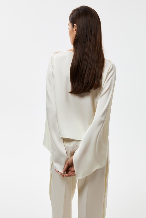 блузка с рукавами-клеш по цене 3350 руб вид справа