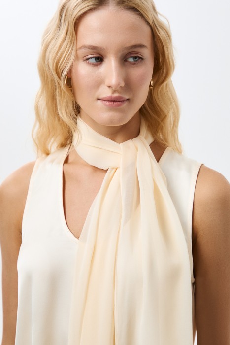 блузка с шарфом от бренда снежная королева вид слева