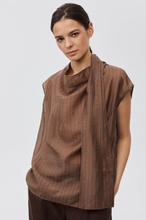 блузка с шарфом от бренда снежная королева вид слева