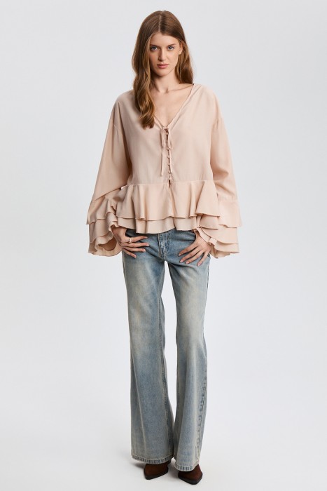 блузка с воланами от бренда снежная королева вид слева