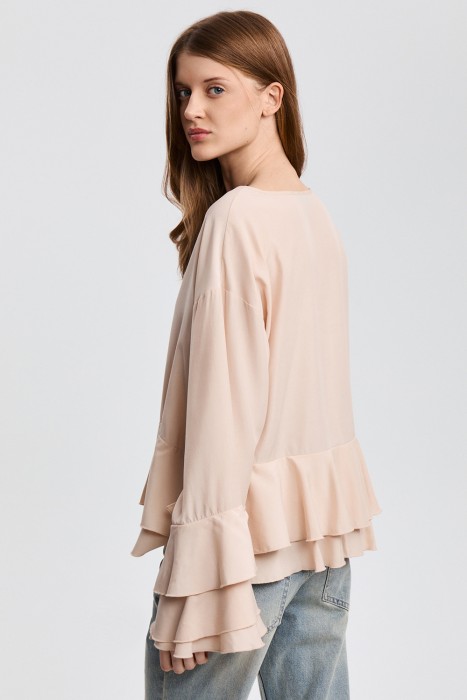 блузка с воланами по цене 3270 руб вид справа