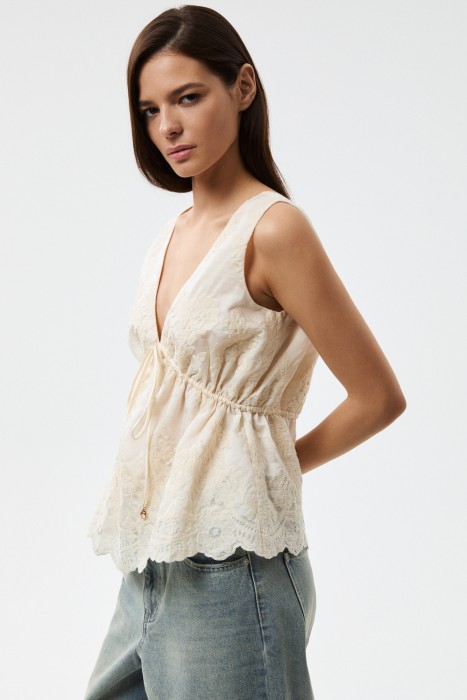 блузка с вышивкой по цене 4020 руб вид справа