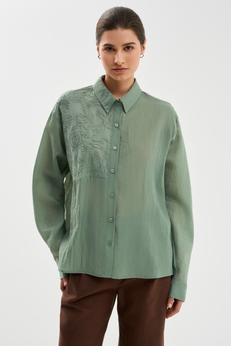 блузка с вышивкой от бренда снежная королева вид слева