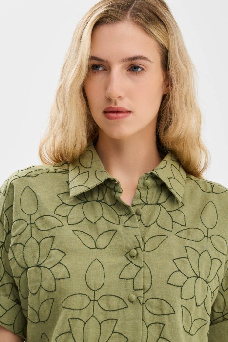 блузка с вышивкой от бренда снежная королева вид слева