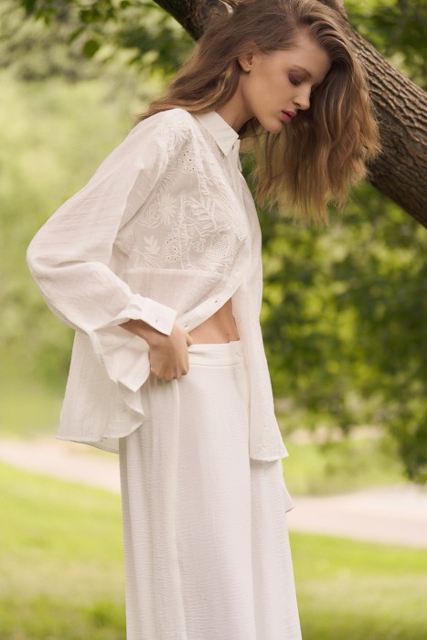 блузка с вышивкой от бренда снежная королева вид слева