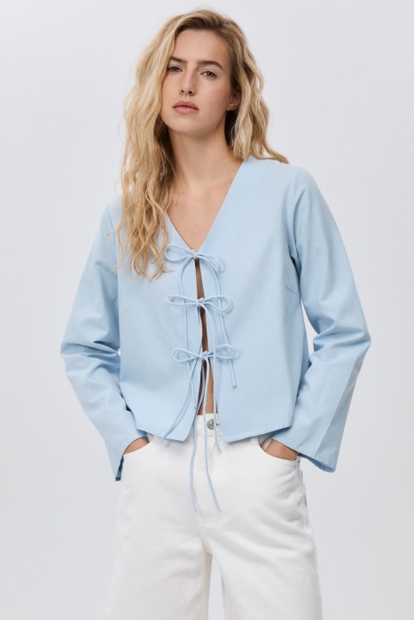 блузка с завязками от бренда снежная королева вид слева