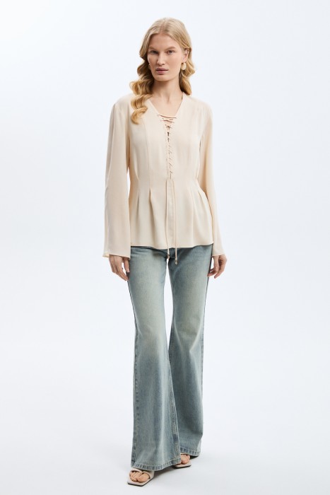 блузка со шнуровкой по цене 3350 руб вид справа