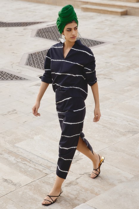 блузка в полоску от бренда снежная королева вид слева