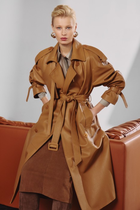 блузка от бренда снежная королева вид слева