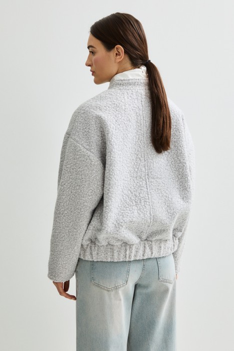 бомбер из фактурной ткани по цене 6520 руб вид справа