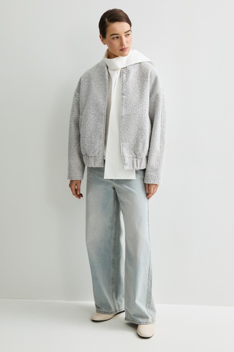 бомбер из фактурной ткани из россии вид сбоку