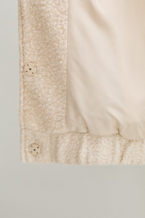 бомбер из фактурной ткани из россии вид сбоку