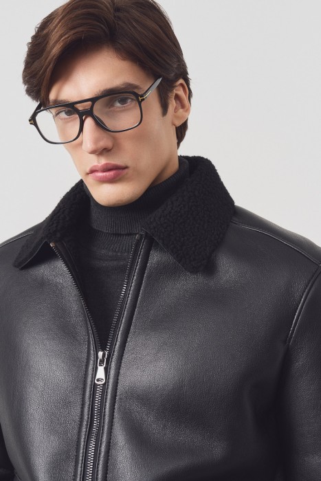 бомбер из искусственной кожи из россии вид сбоку