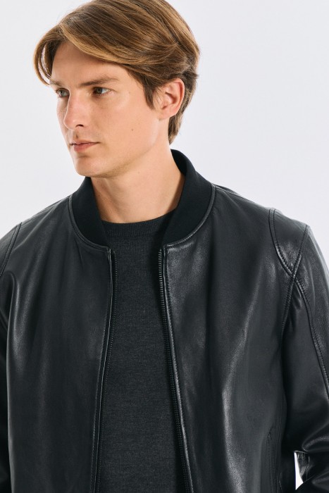 бомбер из натуральной кожи из россии вид сбоку