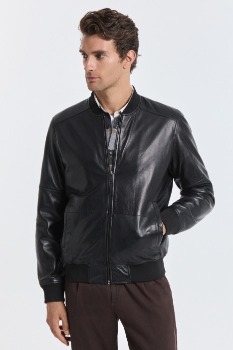 бомбер из натуральной кожи от бренда снежная королева вид слева