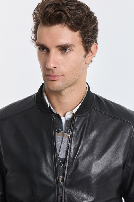 бомбер из натуральной кожи из россии вид сбоку